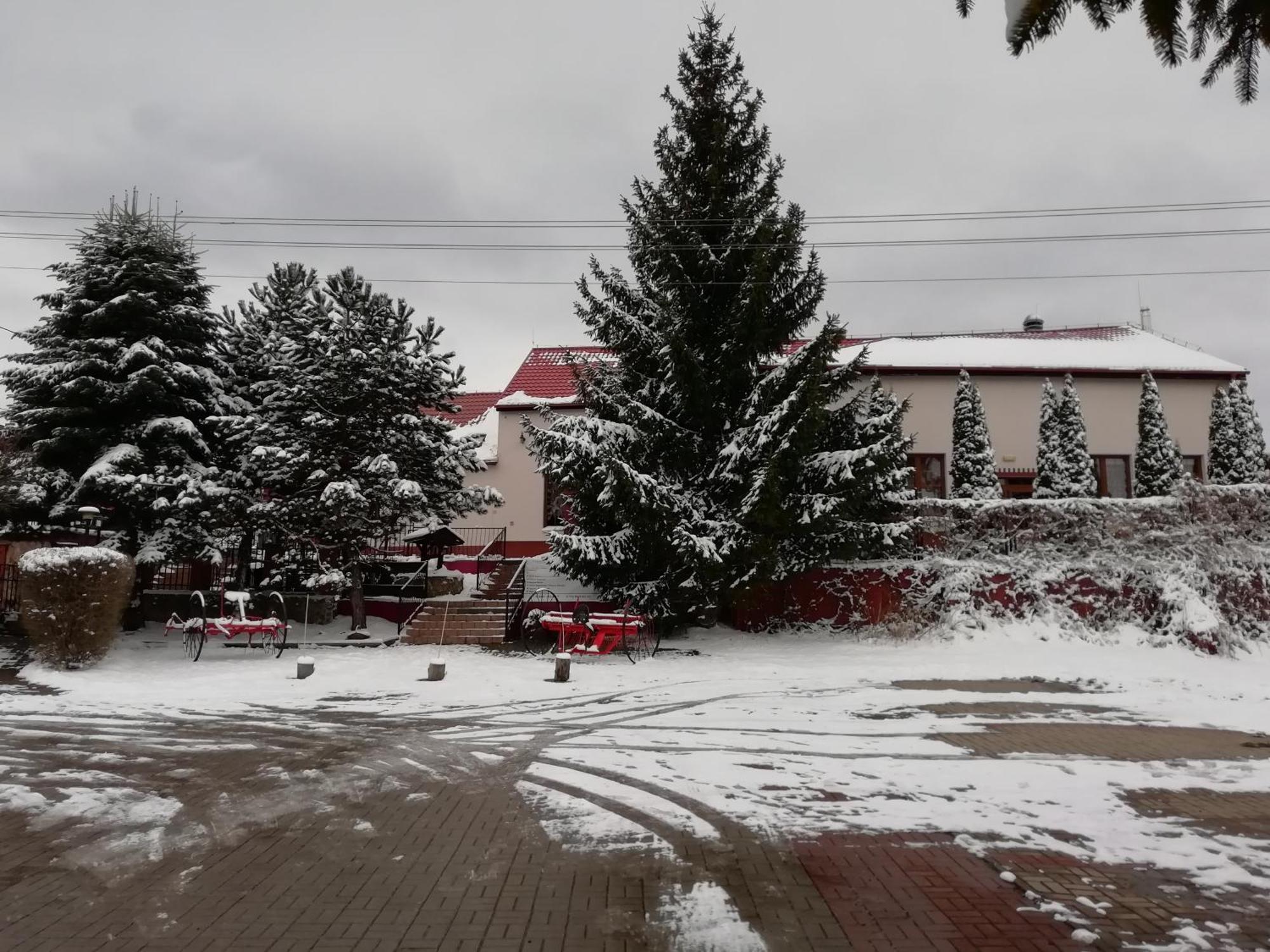 Zajazd Walbrzych Aparthotel Exterior foto